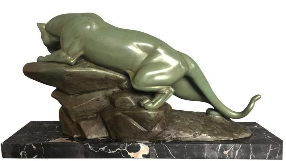 Art Deco Panther Skulptur in patiniertem Metallguss (fonte d'art), signiert Leducq. Frankreich, 1930er Jahre.