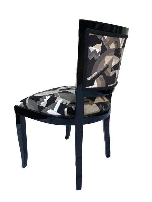 Art Déco Stuhl in Schwarzlack und mit Velours bezogen